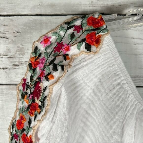 Francesca’s Mi Ami Anita Off Shoulder Flower Embellish Cotton White Blouse L - Picture 4 of 9